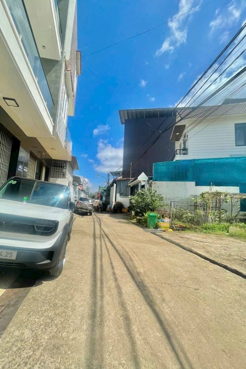 Tọa lạc tại vị trí đắc địa trên mặt tiền đường Pi Năng Tắc