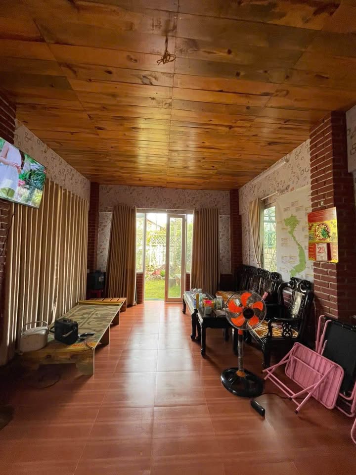 Nhà vườn tiền chế ốp gỗ 150m2, sân vườn thoáng mát, giá 2,7 tỷ