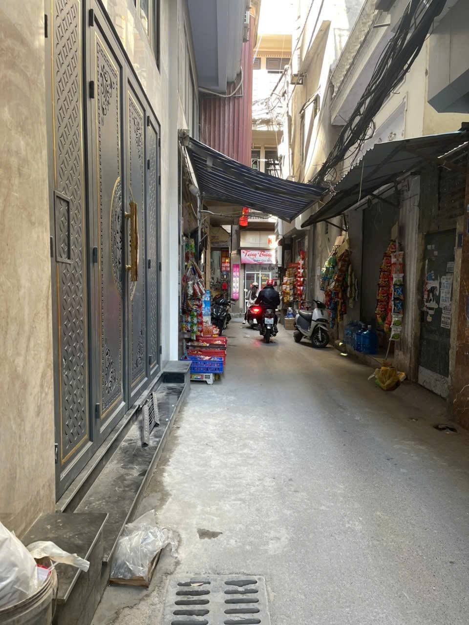 Bán nhà lô góc Xuân Thủy, 8 phòng khép kín, doanh thu 40 triệu/tháng, giá 9,8 tỷ