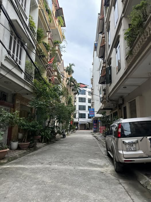 Nhà phân lô Cầu Giấy, gara ô tô, vị trí trung tâm, gần các trường đại học