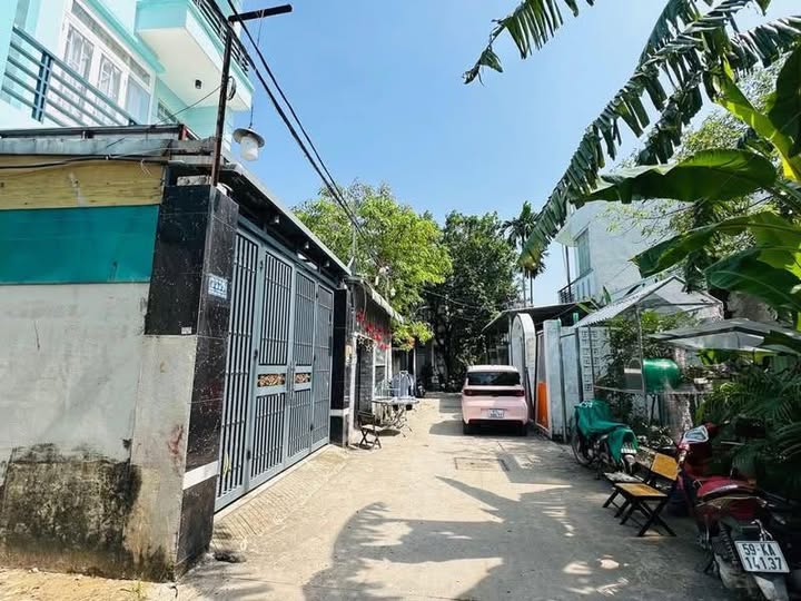 Ngôi nhà xinh xắn tọa lạc tại hẻm ô tô rộng rãi, gần kề Ủy ban Long Trường, Quận Thủ Đức