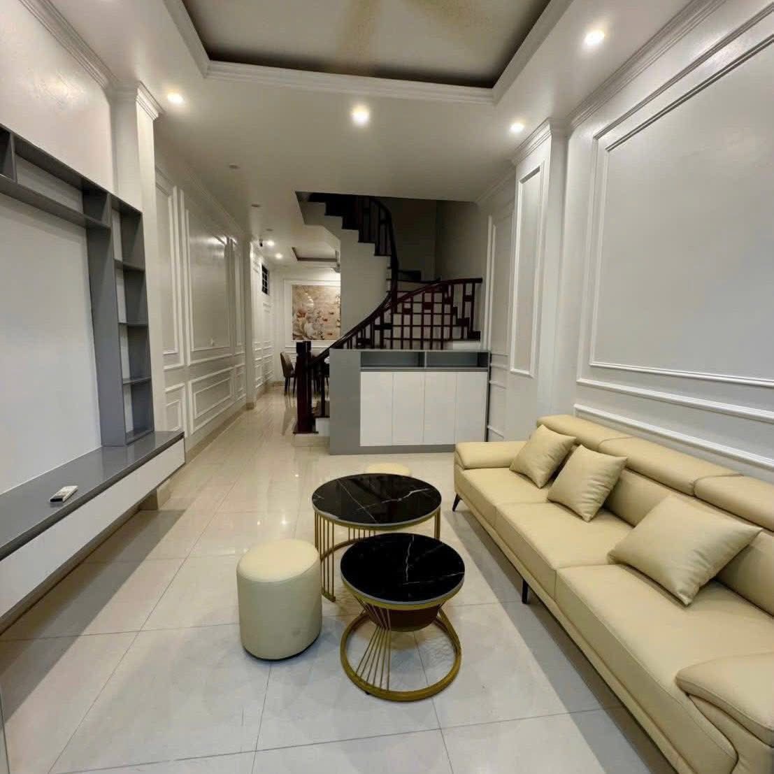 Nhà dân xây cực kỳ chắc chắn, thiết kế đẹp mắt, tọa lạc tại khu vực Cầu Diễn, Huyện Hoài Đức