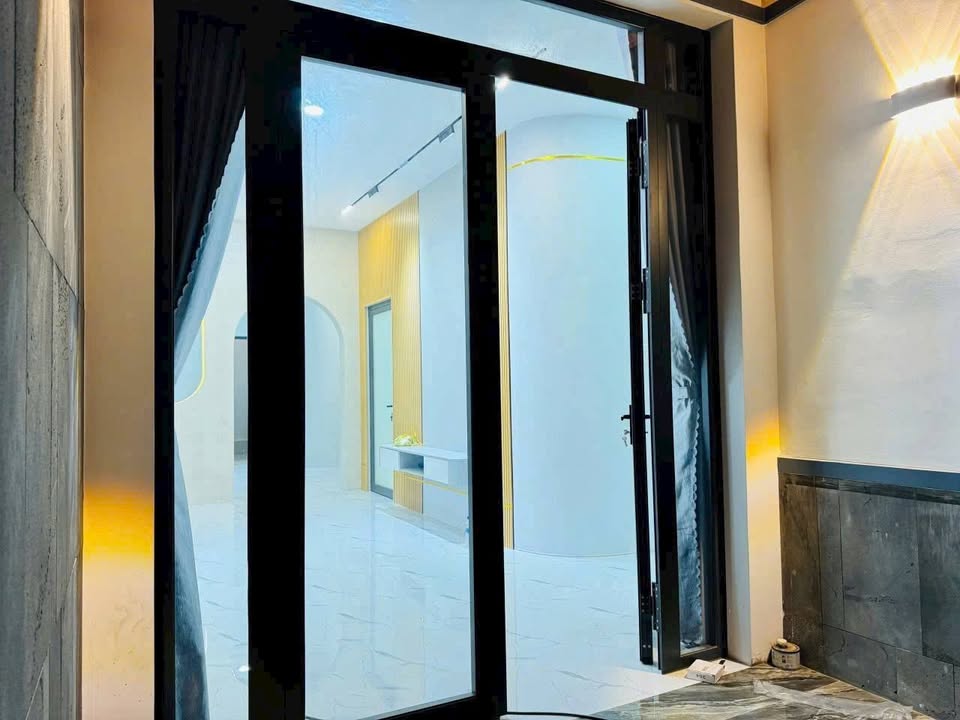 Bán nhà 100m2, cách Đại lộ Đồng Khởi 50m, phường Phú Khương, Bến Tre