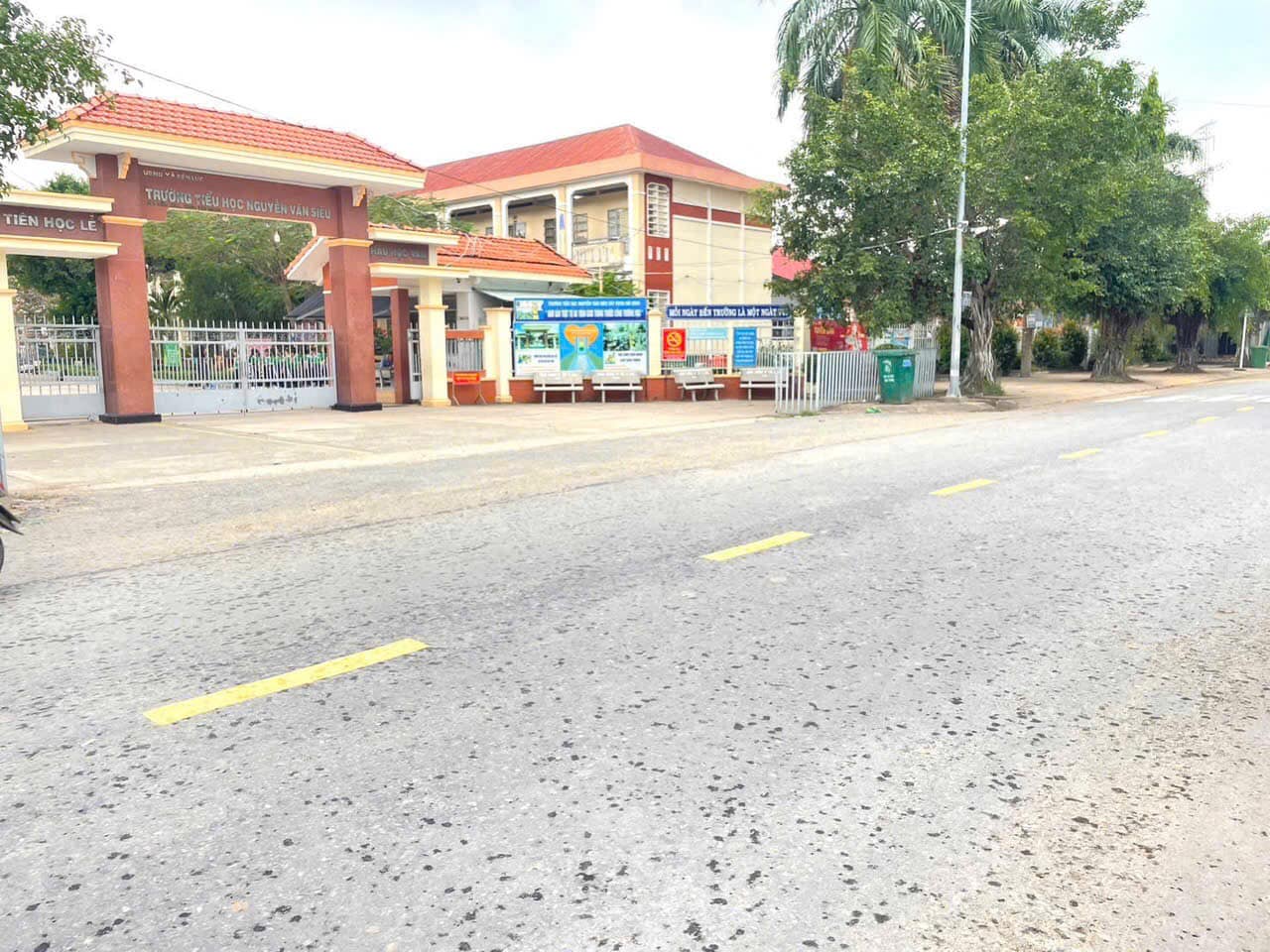 Bán gấp mặt tiền đường đan 260m2 thổ cư, giá giảm sốc tại Bến Lức, Long An