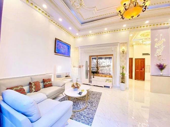 Cho thuê villa sân vườn ngay mặt tiền Nguyễn Đôn Tiết, phường Thạnh Mĩ Lợi, giá 11 triệu/tháng