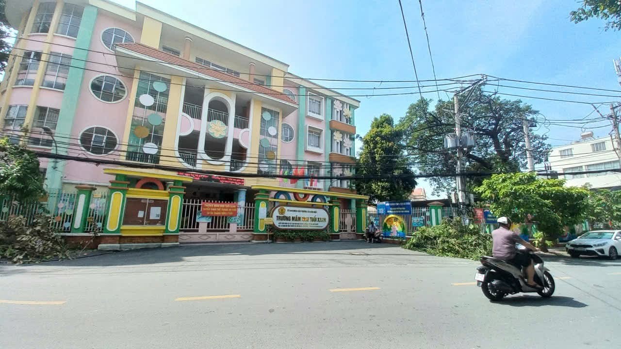 Nhà 4 tầng Bành Văn Trân, ngang 3.6m, 4 tỷ, hẻm xe hơi 4m