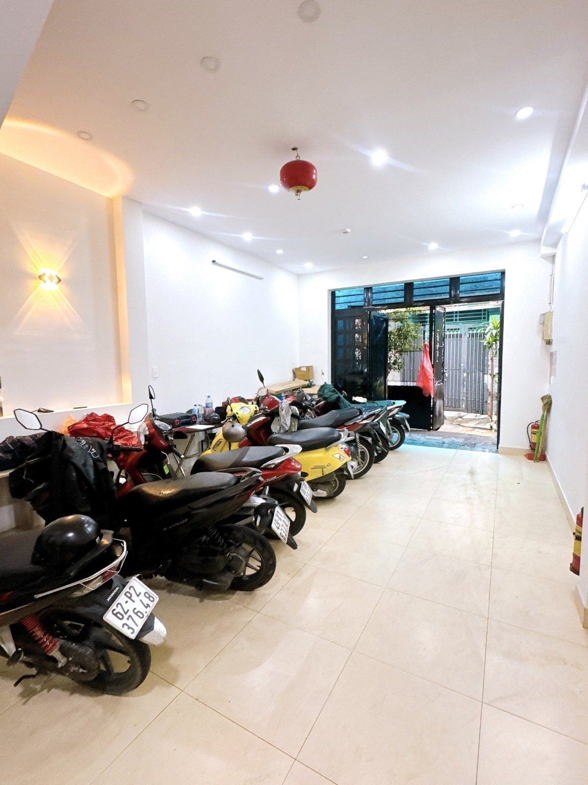 Bán tòa căn hộ dịch vụ Phan Xích Long, 5 tầng, 7 phòng full nội thất, ô tô đỗ cửa - Giá 15 tỷ