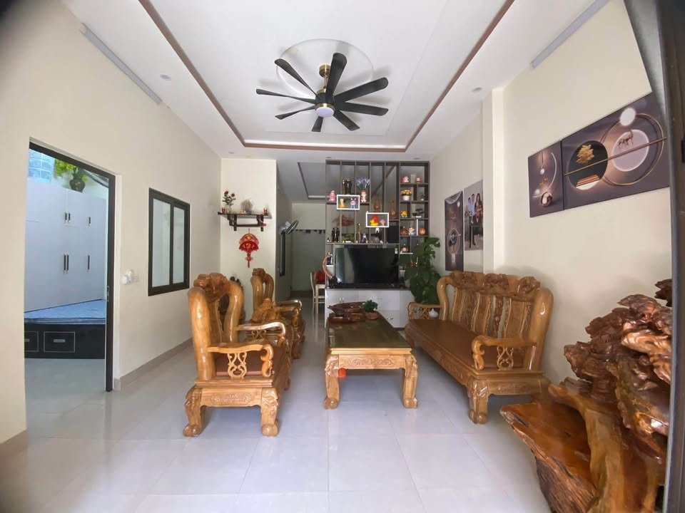 Bán nhà cấp 4 tặng nội thất, 92.6m2, Bế Văn Đàn, Lai Châu