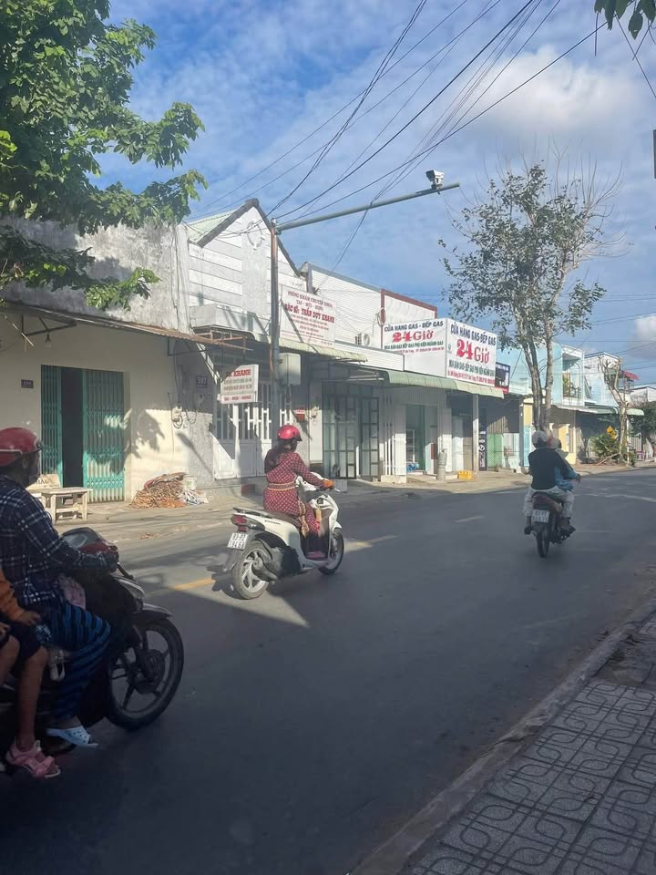 Bán nhà 2 mặt tiền đường 30/4, Sóc Trăng
