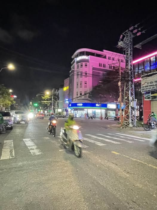 Bán nhà mặt tiền Núi Thành - Hải Châu, 4 tầng, kinh doanh đắc địa, dòng tiền 26 triệu/tháng