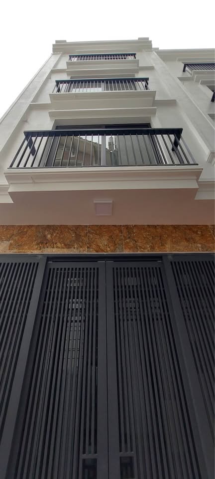 Chào bạn, tôi có một căn nhà xinh xắn tại Cầu Diễn, Từ Liêm với diện tích 30m2 và mặt tiền rộng 4m