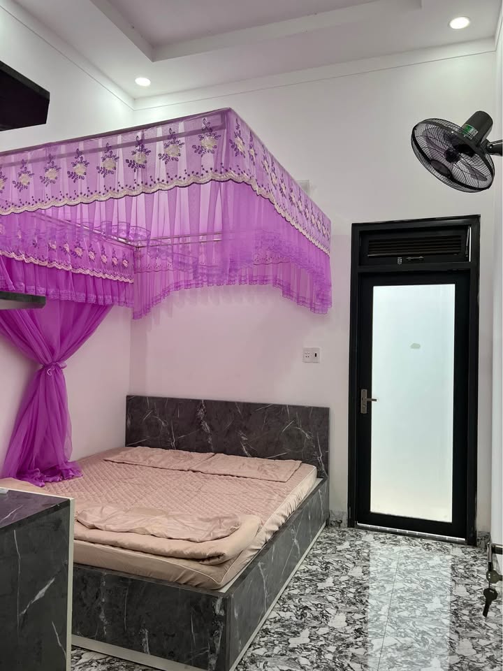 Bán nhà full nội thất, 6m x 27m, có sân xe bán tải, gần Đại học Tây Nguyên