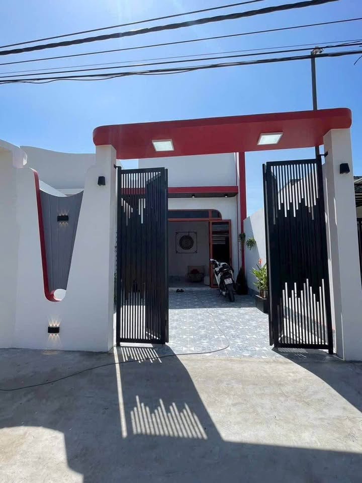 Bán nhà 1 trệt mặt tiền Vành Đai 2, Sóc Trăng, sổ hồng riêng, gần chợ Mùa Xuân