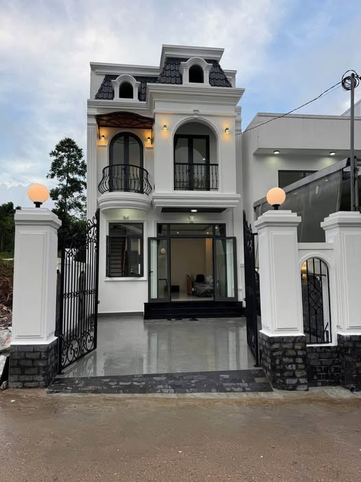 Bán nhà 2 tầng kiệt ô tô Vũ Ngọc Phan, Huế, gần Bàu Vá