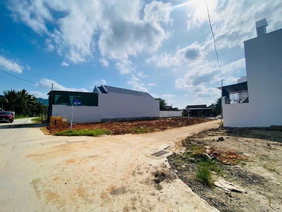 Bán gấp 2 lô đất tại xã Diên Điền, Khánh Hòa, diện tích mỗi lô 75m2, full thổ cư, ngang gần 8m