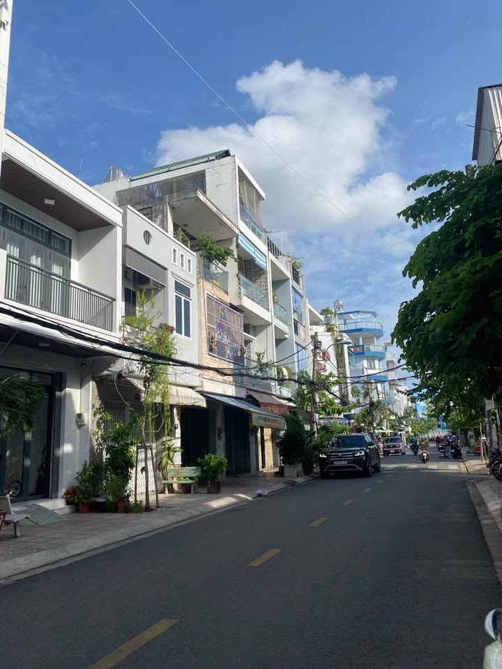 Bán nhà mặt tiền Bùi Minh Trực, Quận 8, vị trí phù hợp kinh doanh