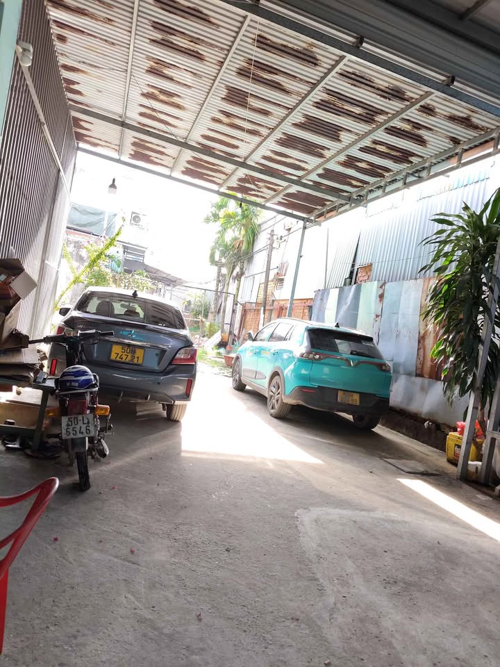 Nhà 1 trệt 1 lầu kiên cố, diện tích rộng lớn, sân vườn thoáng mát tại Đa Phước, Bình Chánh