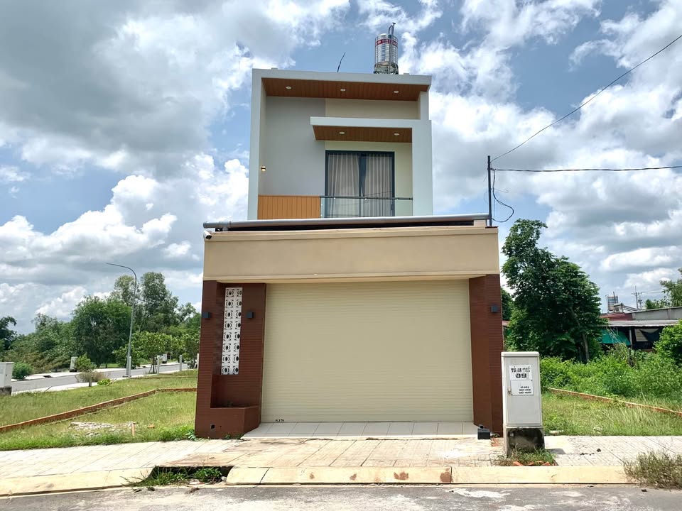 Chào mừng quý khách đến với căn nhà lầu ấm cúng tọa lạc tại ấp Cây Sộp