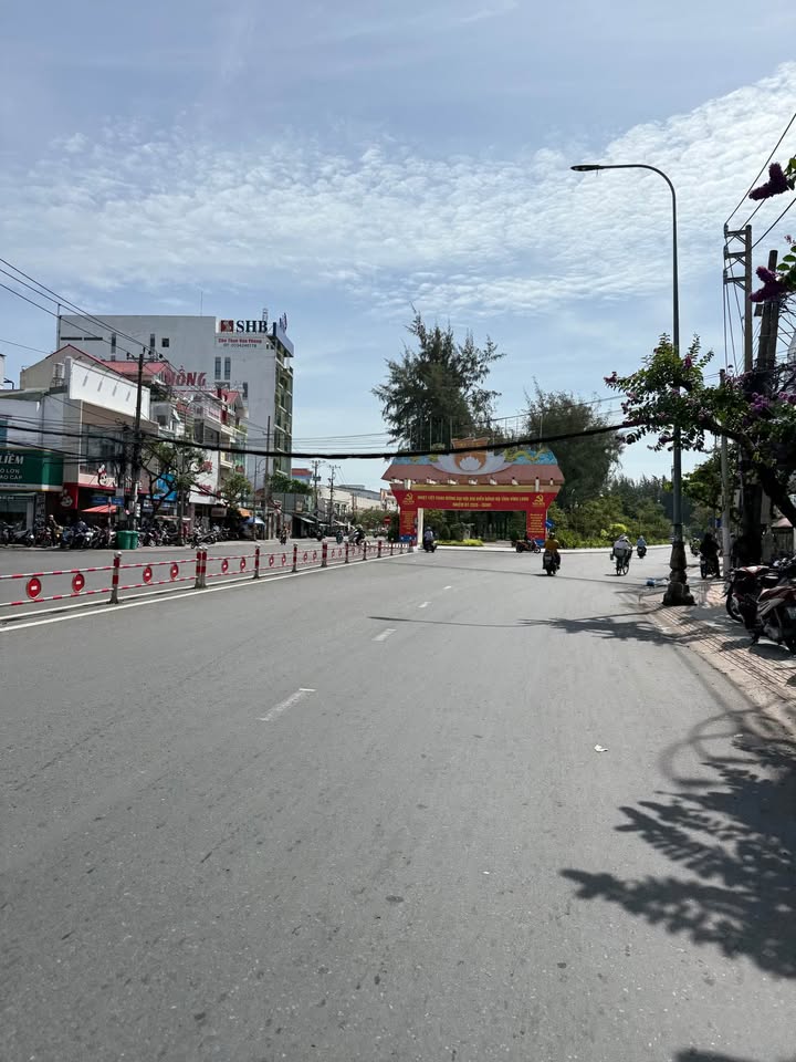 Nhà riêng xây mới tọa lạc tại vị trí đắc địa, gần Công viên Đồng Khởi