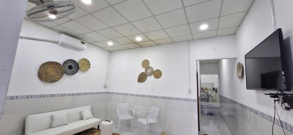 Bán nhà tại Ngọc Sơn, Ngô Đến, Phường Ngọc Hiệp, giá 2,09 tỷ, sẵn nội thất xịn sò