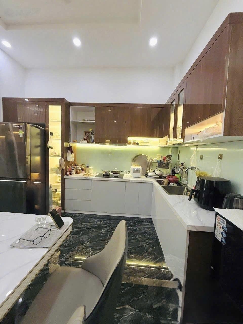 Chủ cần tiền, giảm giá mạnh nhà 90m2, đ Bùi Quang Là p12 Gò Vấp chỉ 4,3tỏi. Cho thuê 30tr/tháng.