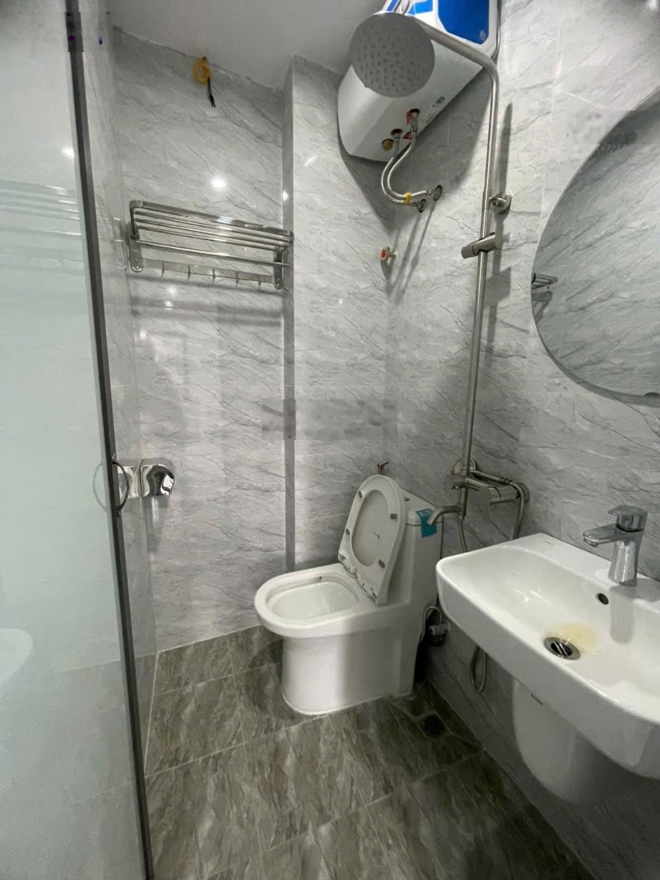 Bán nhà riêng tại Lĩnh Nam, 2,85 tỷ, 18m2, 3PN, 3WC, 4 tầng.Có TL