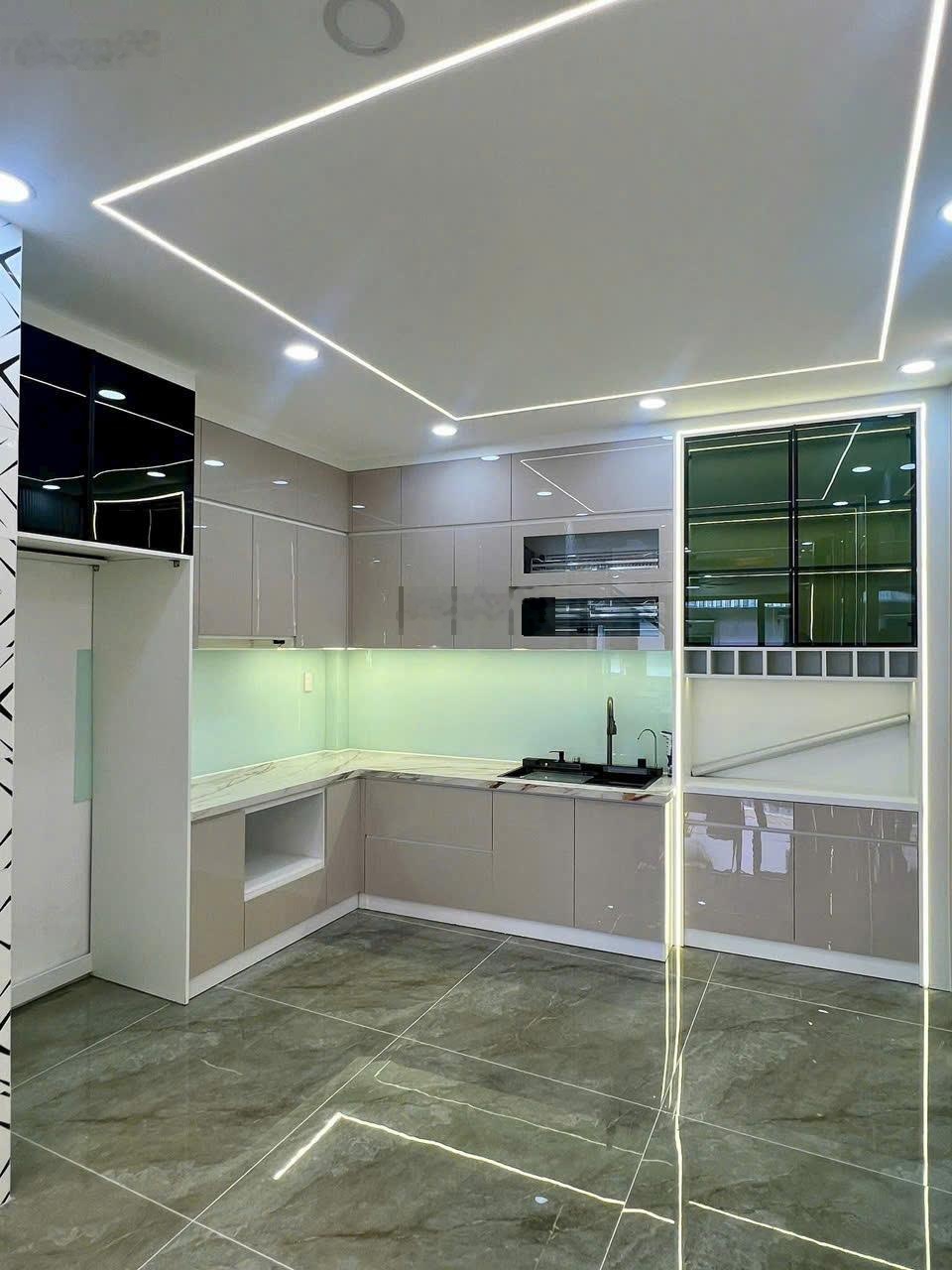 Nhà đẹp Q11 gần Đầm Sen. 34m2 Hòa Bình 1 trệt 1 lầu, 2PN, hẻm xe hơi. Giá chỉ 1 tỷ 700 sổ riêng