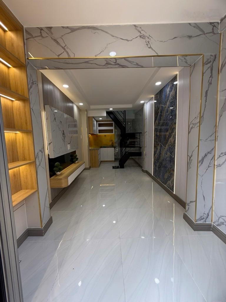 Nhà nhỏ xinh, đường nguyễn văn công, giáp sân bay, 2 tầng, hxh, chỉ 2,7 tỷ