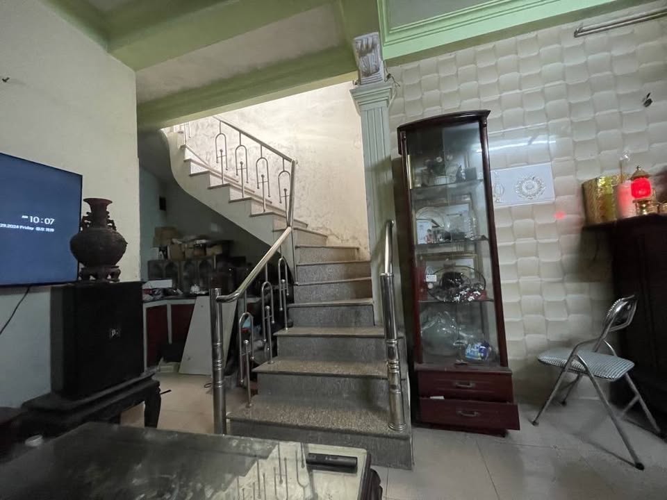 Việt Hưng nhà 3 tầng ngõ thoáng, gần ô tô, giá siêu hời