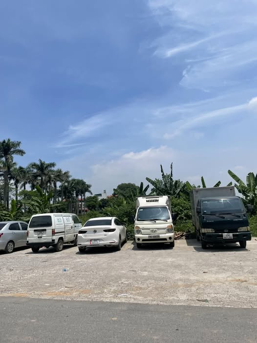 Nhà mặt phố Long Biên, 40m2 x 5 tầng, ô tô đỗ cửa, gần Aeon Mall