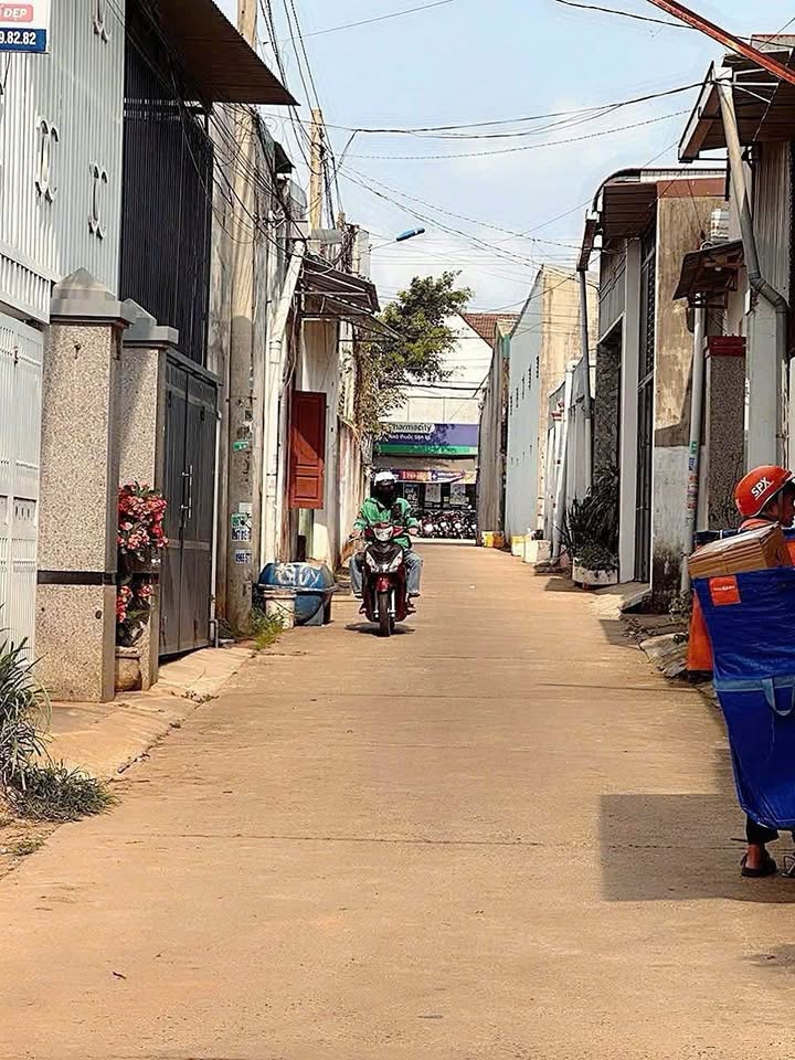 Lô đất hẻm 70 Y Wang, Đăk Lăk, cách trục chính chỉ 90m, đường thông thoáng