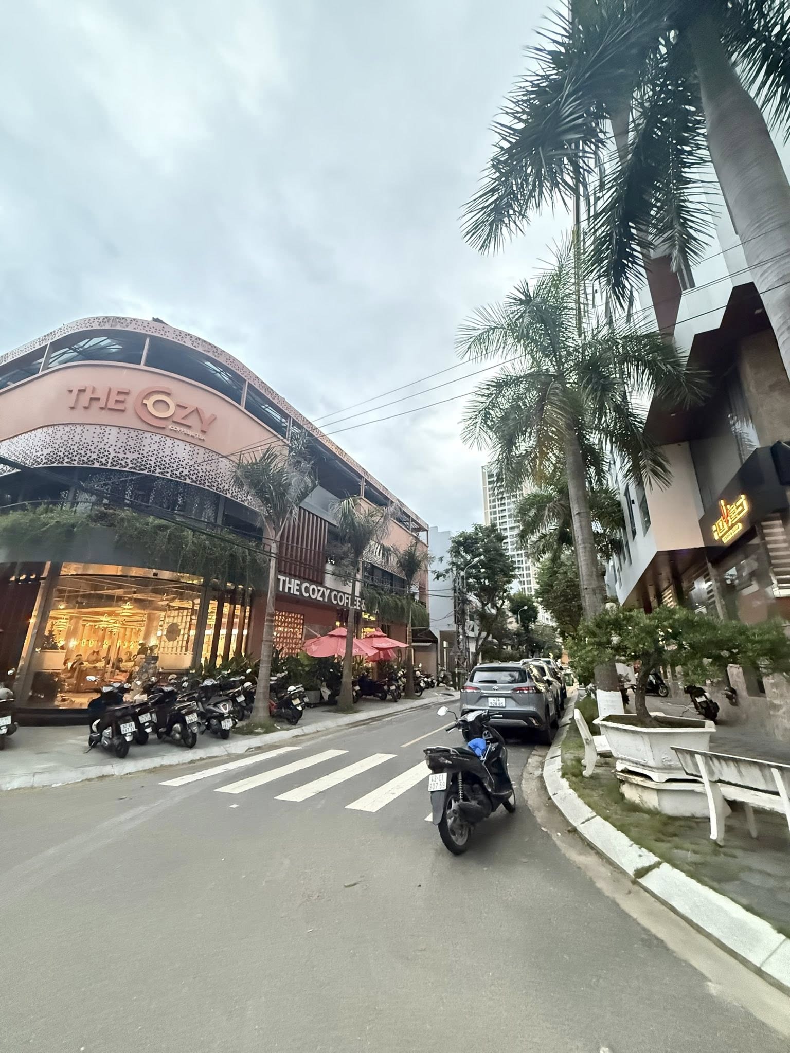 Nhà mặt tiền sát Chương Dương, view pháo hoa cực đỉnh