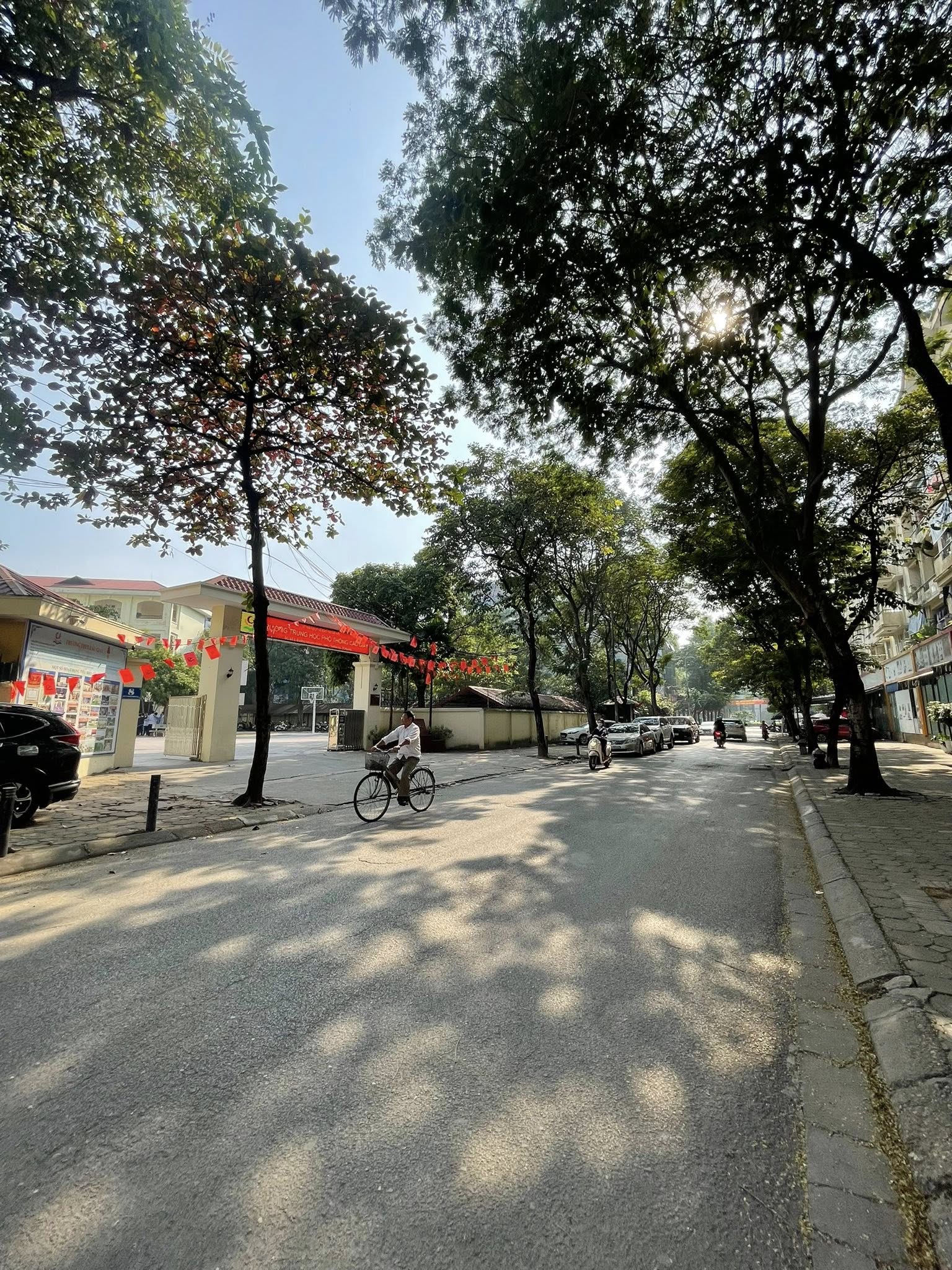 Chỉ nhỉnh 13 tỷ đồng sở hữu nhà 6 tầng thang máy, mặt tiền 5.2m đường Nguyễn Văn Huyên, Tây Hồ