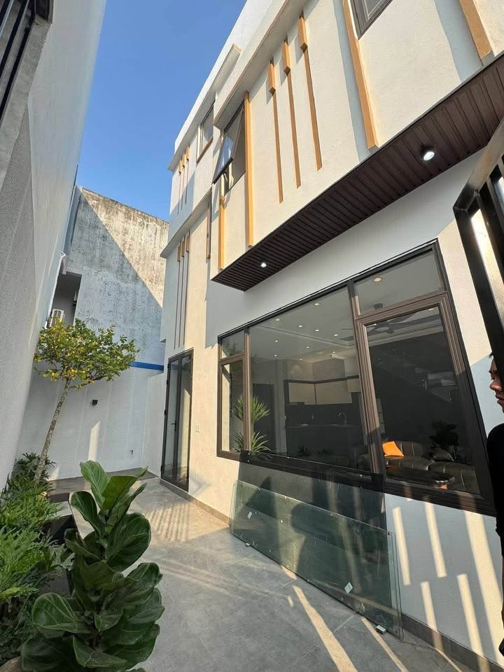 Nhà lô góc 3 tầng ngõ Điện Biên, Nam Định, tiện ích vẹn toàn, giá hấp dẫn