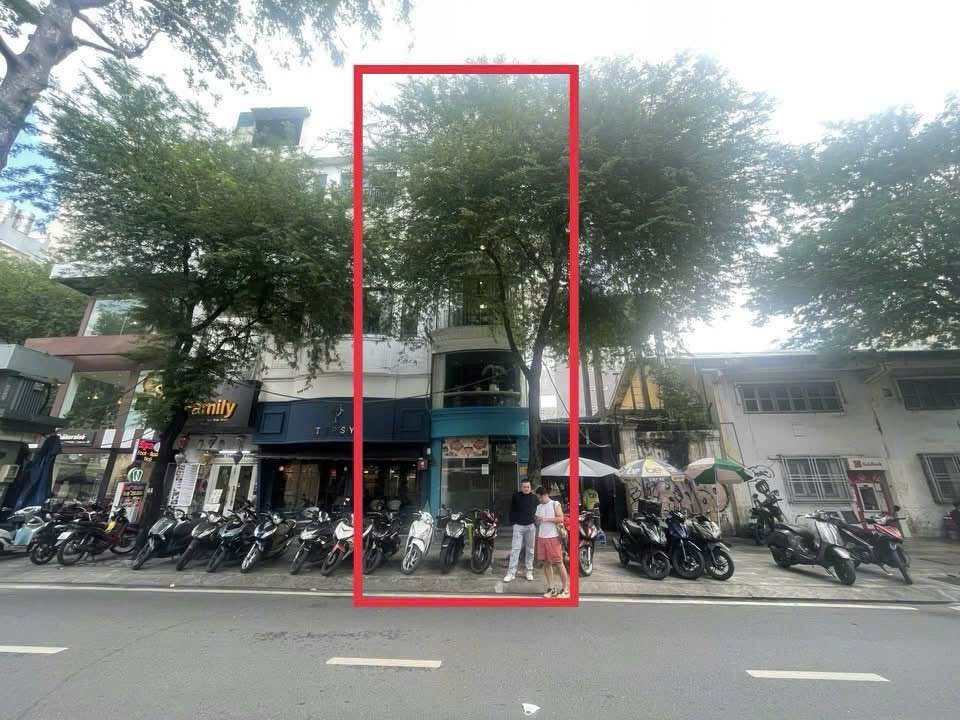 Cho thuê nhà mặt tiền Lê Thánh Tôn, Quận 1, 8 phòng ngủ, 5 lầu, giá 110 triệu/tháng