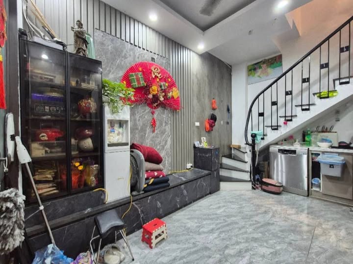 Hoàng Cầu, nhà 3 mặt thoáng, sát hồ, giá hời cuối năm