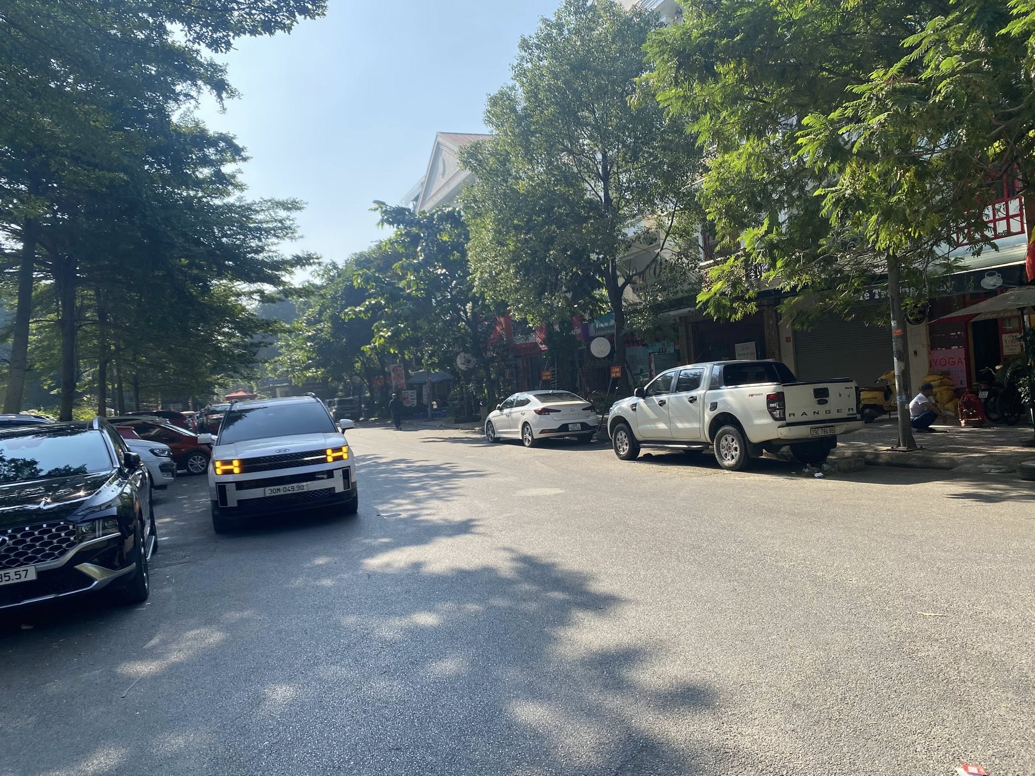 Nhà 5 tầng trung tâm phố lụa Hà Đông, sổ đỏ vuông đét