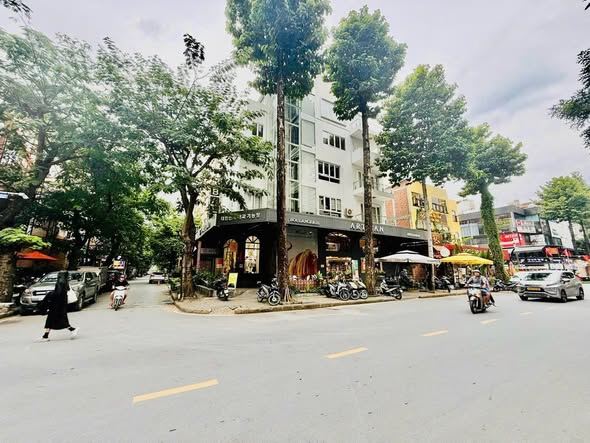 Bán nhà phố góc 2 mặt tiền Phạm Văn Nghị, Phú Mỹ Hưng, 5 lầu thang máy, giá 90 tỷ