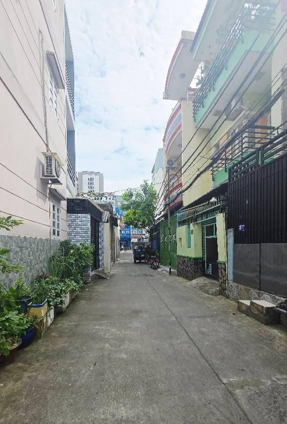 Nhà 3 tầng nở hậu, vừa ở vừa cho thuê, giá hơn 2 tỷ, gọi ngay kẻo lỡ