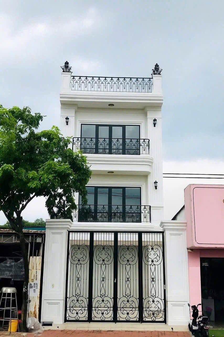 Mặt tiền Cách mạng tháng 8, Thủ Dầu Một, mặt bằng kinh doanh siêu rộng, sẵn sàng đón mọi ý tưởng kinh doanh