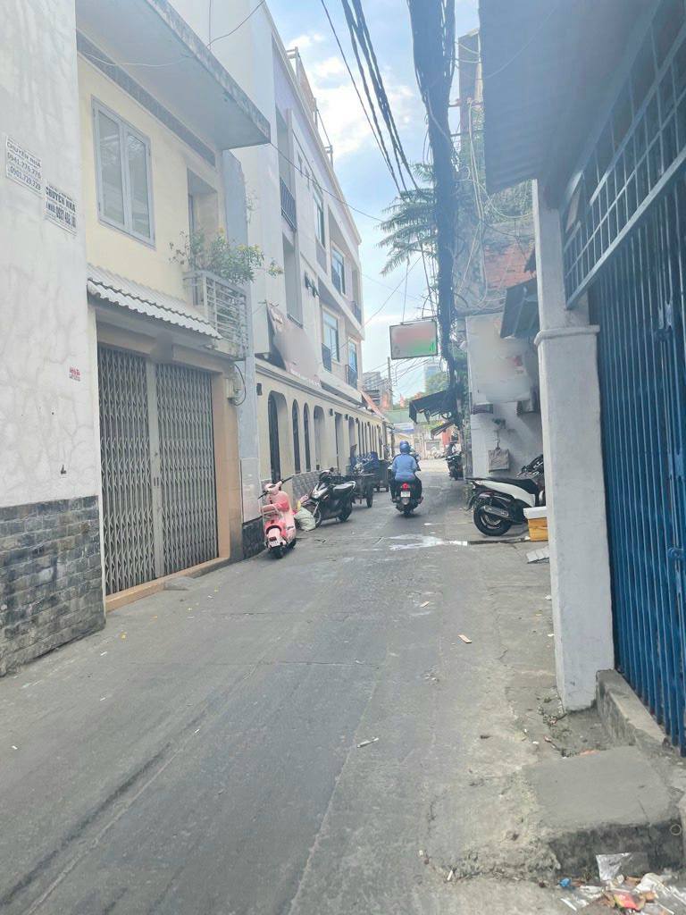 Nhà 4 tầng, nở hậu ngay ngã 4 Hàng Xanh, 55m², 3 ngủ