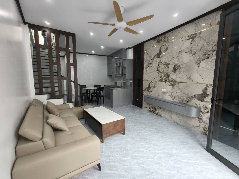 Nhà 2 tầng trung tâm Lạng Sơn, vị trí vàng, tặng full nội thất