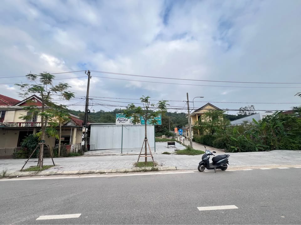 Bán nhà mặt tiền Phùng Quán, view hồ sinh thái Huế, giá 2,8x tỷ