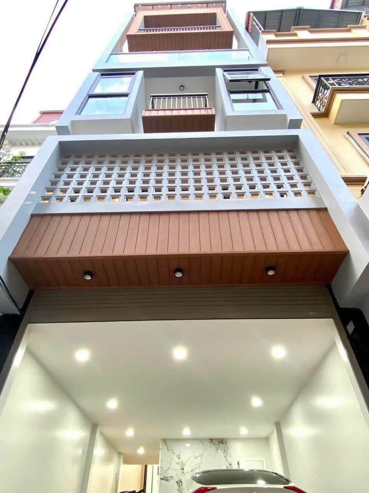 Nhà đẹp đón Tết, thang máy, ô tô vào nhà, khu phân lô quân đội Trần Quốc Hoàn