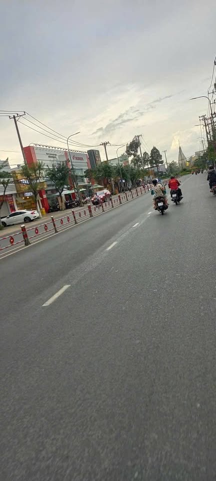 Nhà 3 tầng trung tâm Bến Tre, kinh doanh ngon nghẻ, giá 2.3 tỉ