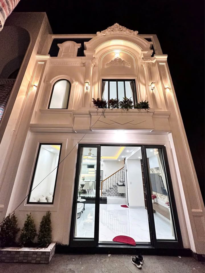 Bán nhà 2 tầng 4 phòng ngủ kiệt ô tô Hoàng Quốc Việt, trung tâm thành phố Huế, sổ hoàn công