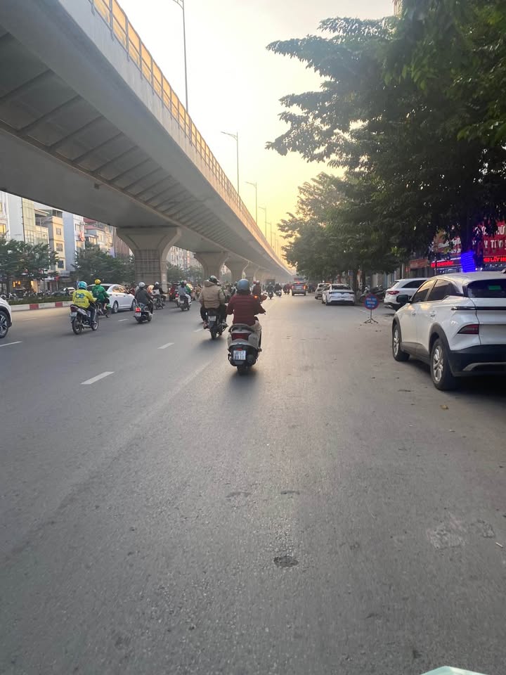 Nhà lô góc 48m2 5 tầng dòng tiền khủng, sân xe thoải mái, gần phố