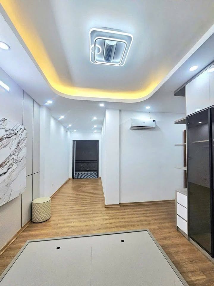 Nhà Trần Hữu Tước, 7 tầng kiên cố, ngõ thông, vài bước ra hồ, trung tâm Đống Đa