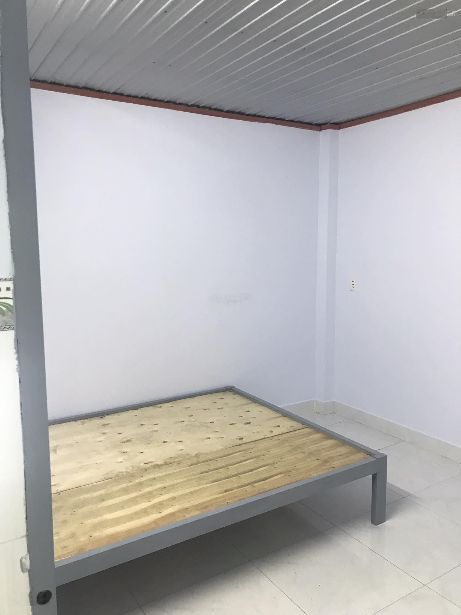 Cho thuê nhà mặt tiền Nguyễn Văn Tỏ, 6,5 triệu, 100m2, ngay cổng chợ giáo xứ Bến Gỗ.