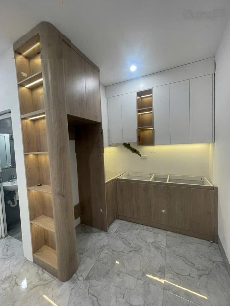 Bán nhà vị trí nằm tại trung tâm quận Tây Hồ, ngõ 238 Âu Cơ nổi tiếng buôn bán hoa